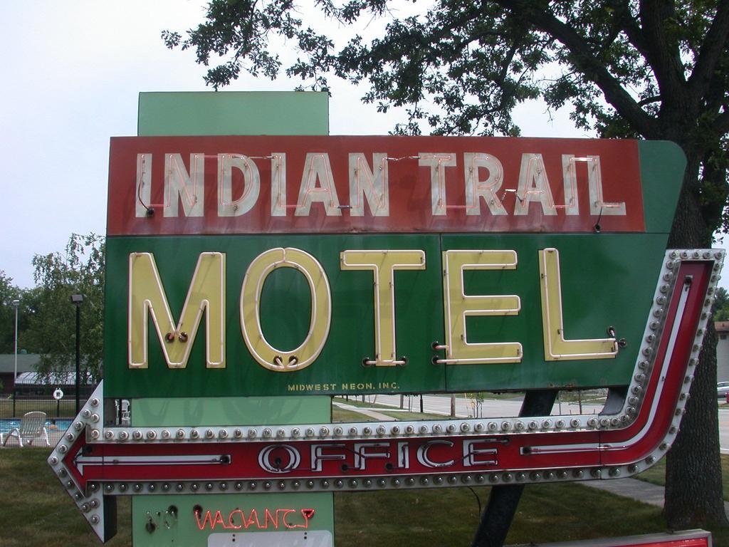 ウィスコンシン デルズ インディアン トレイル モーテルモーテル エクステリア 写真